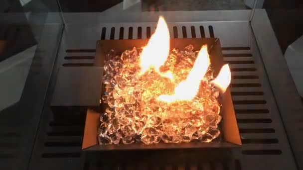 Fuoco artificiale in una piastra metallica . — Video Stock