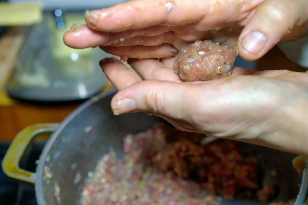 Human Hands Make Meatballs Raw Minced Meat Concept Natural Cooking — Stock Photo, Image