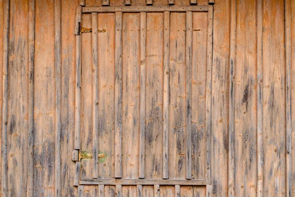 Ancient old-fashioned, brown wooden door an abandoned house. — Stock Photo, Image