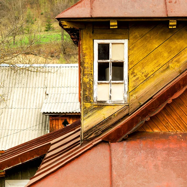 Yellow old fashioned wooden building with white window and with — Stock Photo, Image