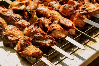 Et yemek ızgara veya şiş kebap süreci. Fried üzerinde üzerinde