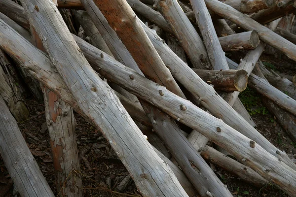 Construcción revoltijo fondo abstracto. Montón de troncos dispersos — Foto de Stock