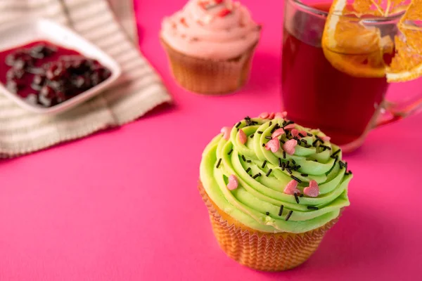 Gourmet cupcakes or muffins with butter cream, decorated with he — Stock Photo, Image