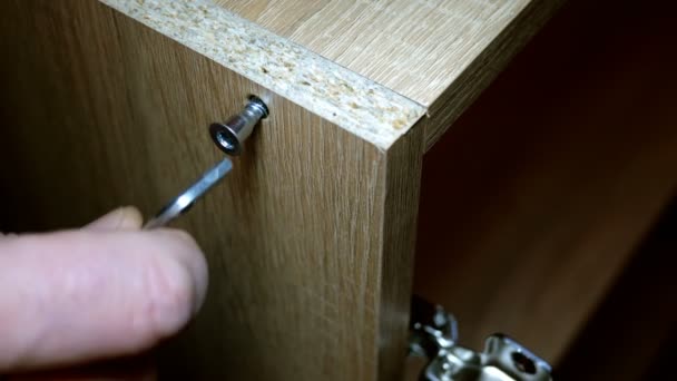 Man hands assembling furniture. Connecting two boards, tighten screw and assemble wooden furniture with hex wrench. — Stock Video