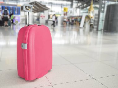 Havaalanı Salon 2 kürsüye pembe çanta