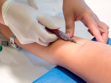 Gerçek kan örnekleri (Phlebotomist) 12 alarak hemşire