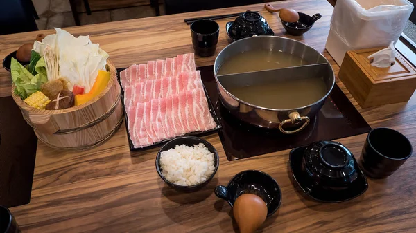 Тайваньская кухня, котел со свининой и овощами 1 — стоковое фото