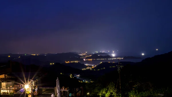 Luz nocturna del paisaje de montaña en Jiufen 1 — Foto de Stock