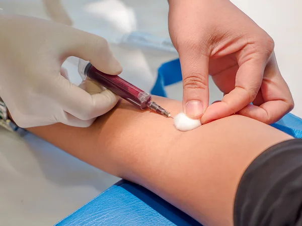 Gerçek kan örnekleri (Phlebotomist) 10 alarak hemşire
