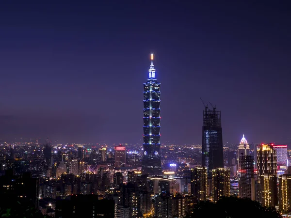 Cityscape vista da vida noturna de Taipei 2 — Fotografia de Stock