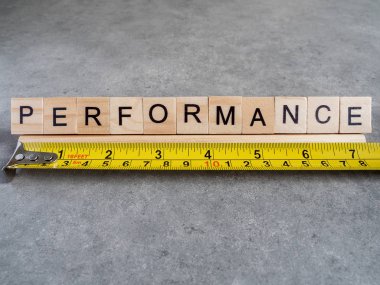 Kelime büyü performans çıplak çimento 1