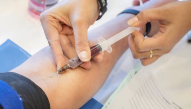 Gerçek kan örnekleri (Phlebotomist) 6 alarak hemşire