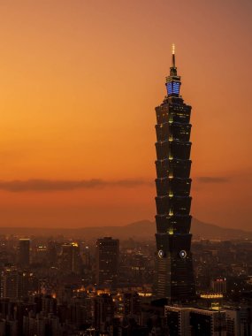 Taipei 4 cityscape gece hayatı görünümünün günbatımı