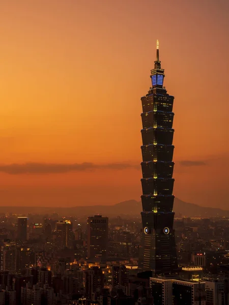 Taipei 4 cityscape gece hayatı görünümünün günbatımı