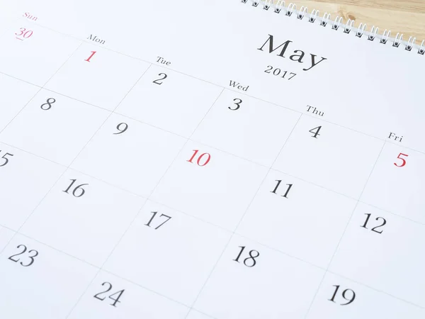Maj på vita kalendersida 1 — Stockfoto