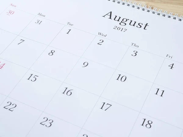 Augusti på vita kalendersida 1 — Stockfoto