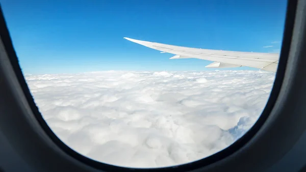 Wing of airplane fly over  the blue sky and white cloud 9 — Stock Photo, Image