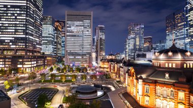 Tokyo railway station at night 1