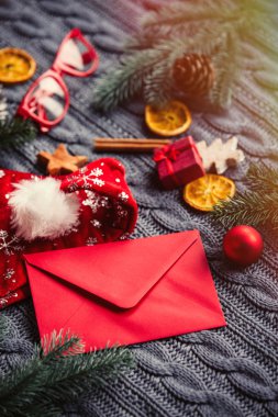 Noel dekorasyonu ve zarf 