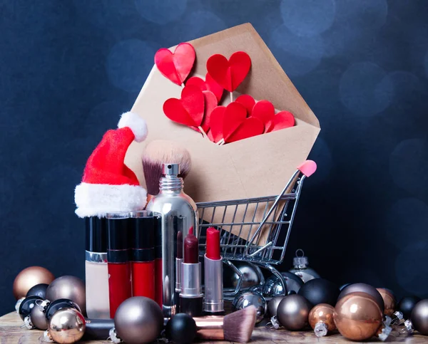 Chrismas gift box and baubles — Stock Photo, Image