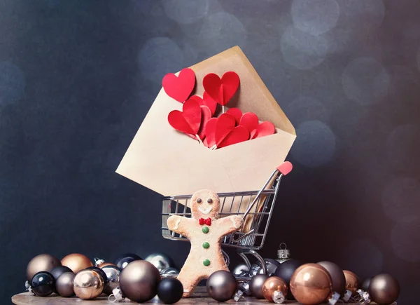 Christmas kuvert och vagn med grannlåt — Stockfoto