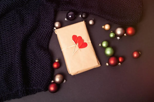 Kerstballen cadeau en kleur — Stockfoto