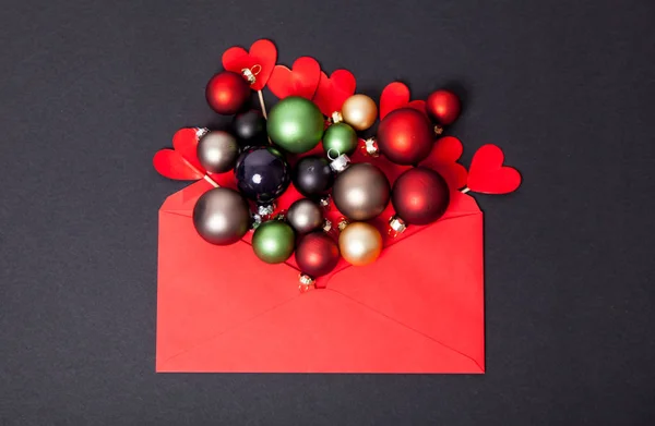 Bola de Navidad y corazones — Foto de Stock