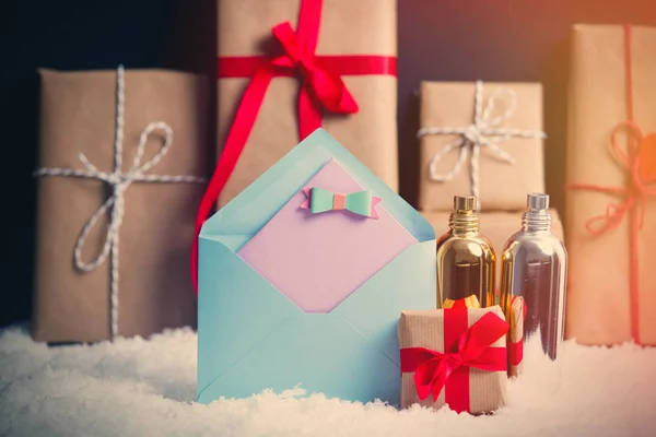 Cajas y sobre de regalo de Navidad — Foto de Stock