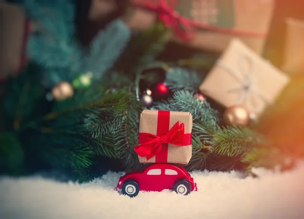 Regalos de Navidad y coche — Foto de Stock