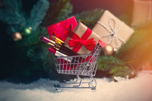 Chrstmas gifts and shopping cart — Stock Photo, Image