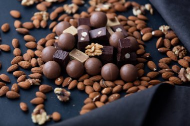 badem şekeri ve çerezler ile