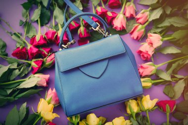 Gül çiçek ve moda çanta 