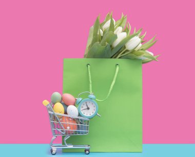 Yeşil çanta ile Lale