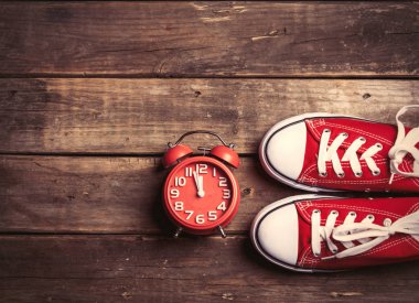 kırmızı alarm saati 