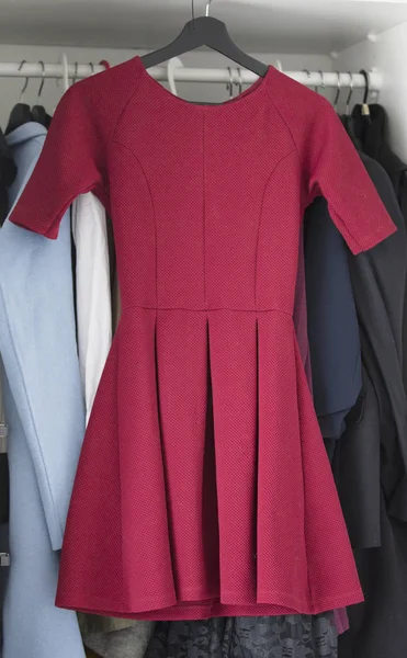 Nádherné červené šaty — Stock fotografie