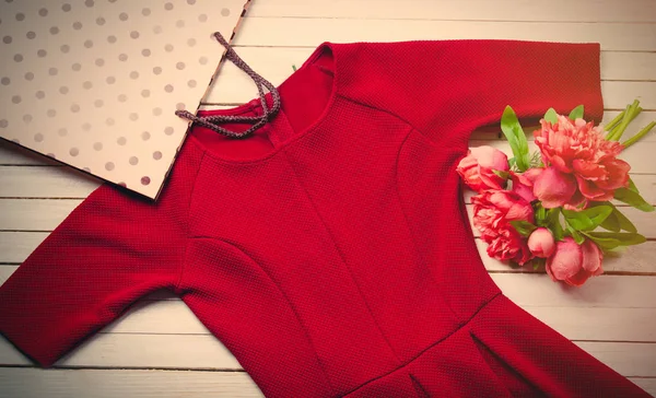 Red dress and shopping bag — Stock Photo, Image