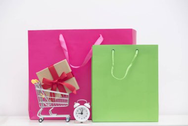 alışveriş torbaları ve alışveriş sepeti