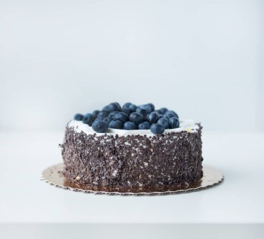 yaban mersini ile dekore kek