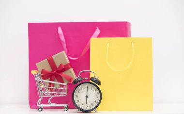 alışveriş torbaları ve alışveriş sepeti