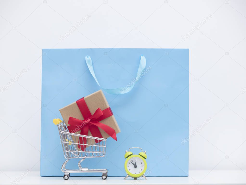 shopping bag and shopping cart