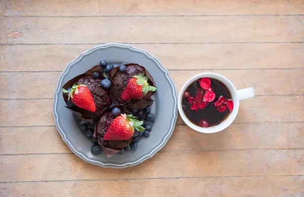 Blueberrie ile lezzetli lezzetli muffins — Stok fotoğraf