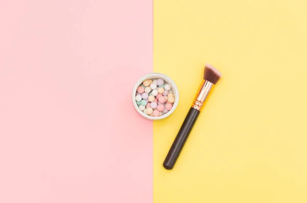 Colorful brush and powder — Stock Photo, Image