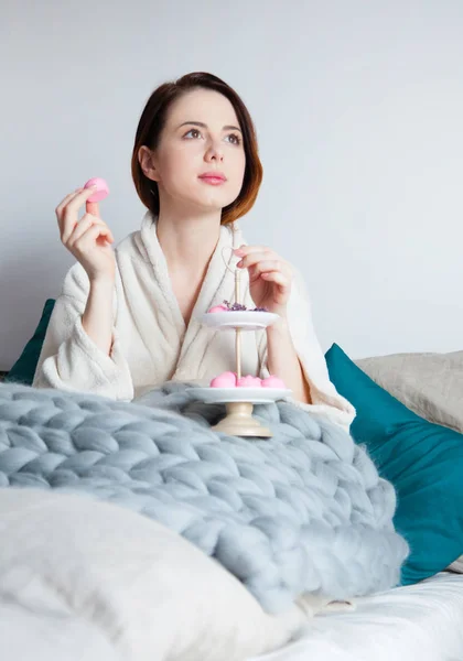 Frau mit Marshmallows-Stand — Stockfoto