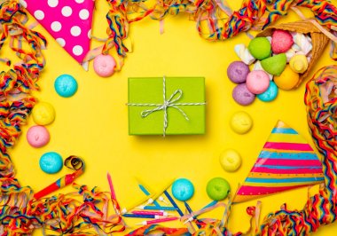 hediye kutusu ve doğum günü parti nesneleri