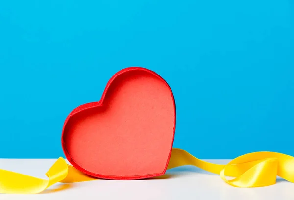 Red heart shape box and  ribbon — Stock Photo, Image