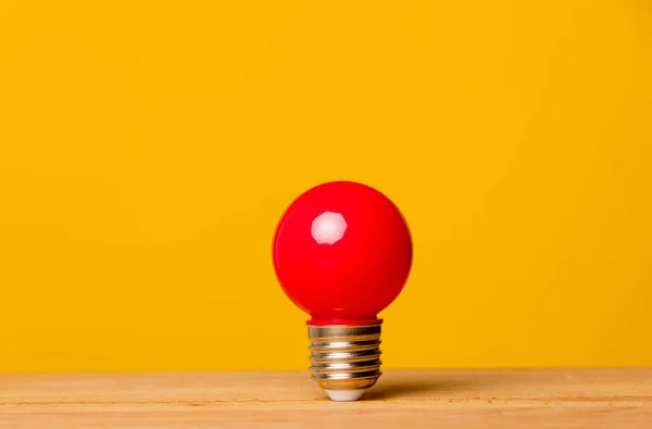 Red light bulb — Stock Photo, Image