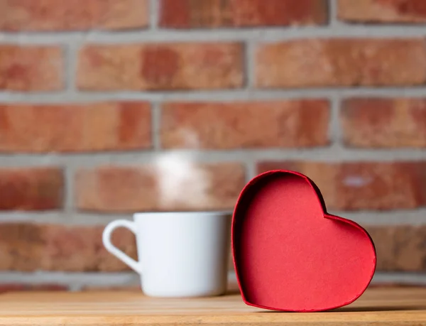 红色的心和杯茶 — 图库照片