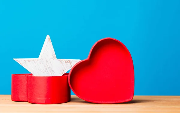 Rött hjärta lådor — Stockfoto