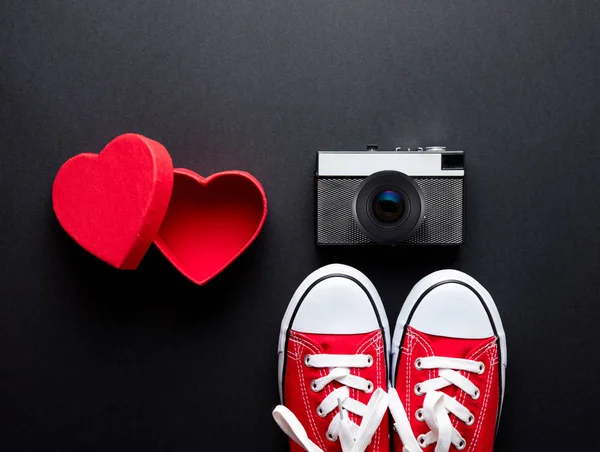 Red sport gumshoes and photo camera — Stock Photo, Image