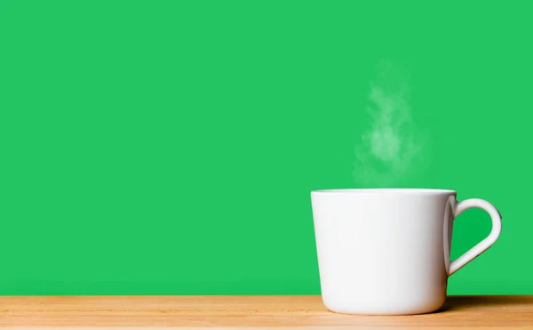 Xícara branca de chá quente — Fotografia de Stock